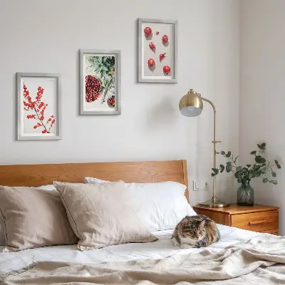 Set 3 tablouri cu fructe roșii și plante în stil minimalist