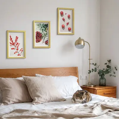 Set 3 tablouri cu fructe roșii și plante în stil minimalist