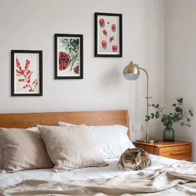 Set 3 tablouri cu fructe roșii și plante în stil minimalist