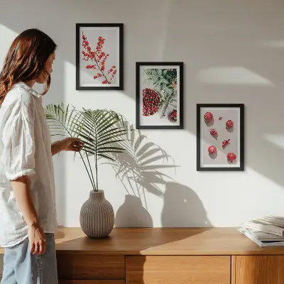 Set 3 tablouri cu fructe roșii și plante în stil minimalist