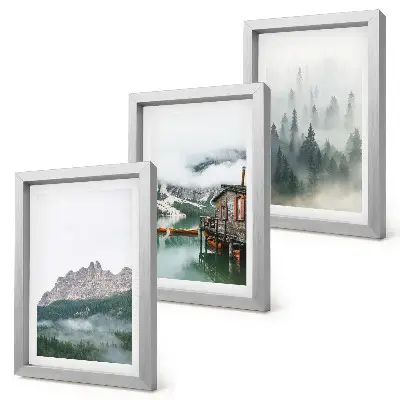 Galerie de perete cu peisaj montan cu lac, cabană și ceață în pădure