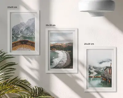 Galerie de perete cu vedere la munți, lac, barcă și peisaj de plajă