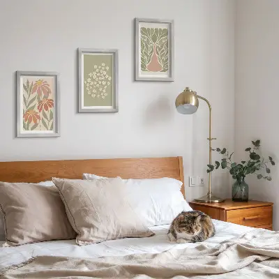 Galerie de perete cu motive florale și modele minimaliste în stil boho