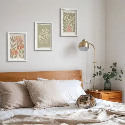 Galerie de perete cu motive florale și modele minimaliste în stil boho