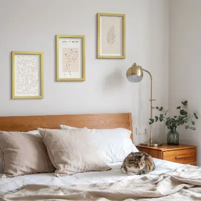 Galerie de perete cu motive de design botanic minimaliste