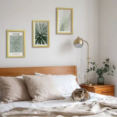 Galerie de perete cu modele vegetale în nuanțe de verde și bej