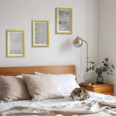Galerie de perete cu structuri și texturi moderne într-un stil minimalist