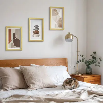 Galerie de perete cu pictură abstractă și decorațiuni moderne