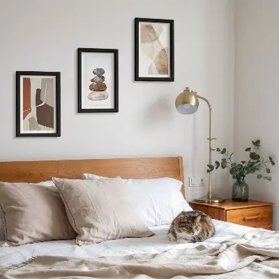 Galerie de perete cu pictură abstractă și decorațiuni moderne