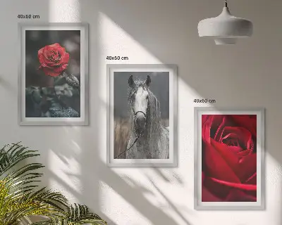 Set de tablouri decorative cu trandafiri roșii, cal și lume gri