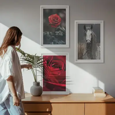 Set de tablouri decorative cu trandafiri roșii, cal și lume gri