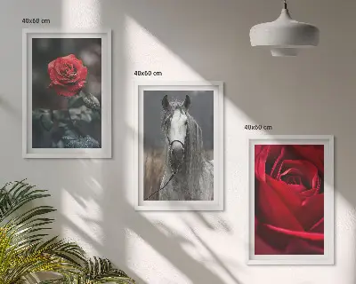Set de tablouri decorative cu trandafiri roșii, cal și lume gri