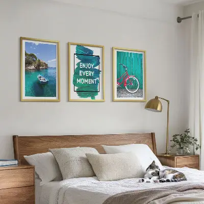Set tablouri pentru dormitor cu tematică marină reprezentând o barcă și biciclete