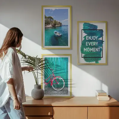 Set tablouri pentru dormitor cu tematică marină reprezentând o barcă și biciclete