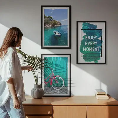 Set tablouri pentru dormitor cu tematică marină reprezentând o barcă și biciclete