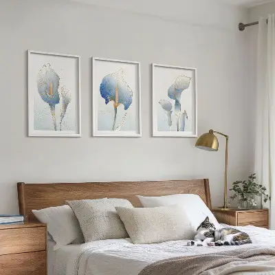 Set de tablouri pentru dormitor cu flori albastre pe fundal