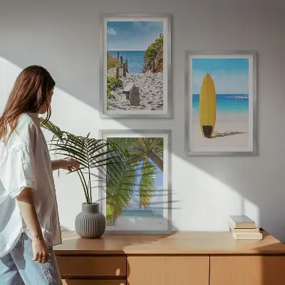 Set de tablouri decorative cu peisaj de vacanță cu plajă, valuri și palmieri