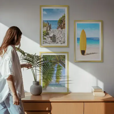 Set de tablouri decorative cu peisaj de vacanță cu plajă, valuri și palmieri