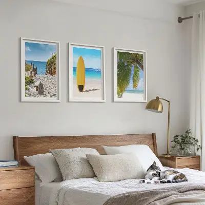 Set de tablouri decorative cu peisaj de vacanță cu plajă, valuri și palmieri