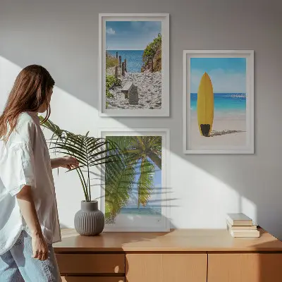 Set de tablouri decorative cu peisaj de vacanță cu plajă, valuri și palmieri