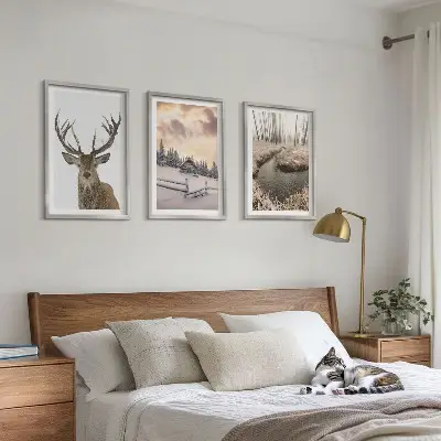 Set de tablouri pentru dormitor peisaj de iarnă cu colibă și cerbi