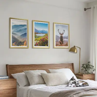 Set de tablouri pentru dormitor cu cerbi la un lac de munte în natură