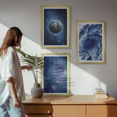 Set de tablouri decorative cu reprezentarea galaxiei furtunii spațiale a Pământului