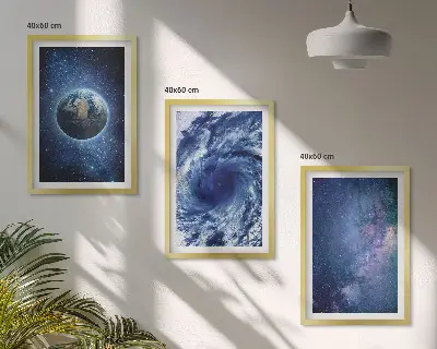 Set de tablouri decorative cu reprezentarea galaxiei furtunii spațiale a Pământului