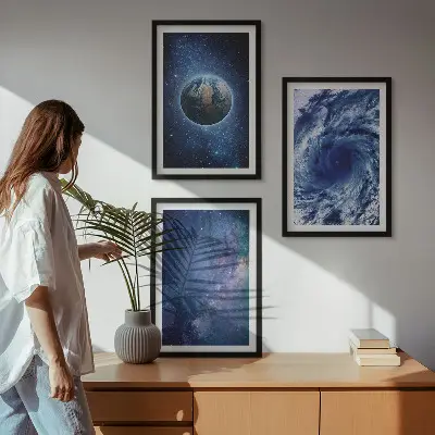 Set de tablouri decorative cu reprezentarea galaxiei furtunii spațiale a Pământului