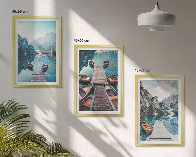 Set tablouri decorative reprezentând lacul cu bărci la debarcader în stil liniștit