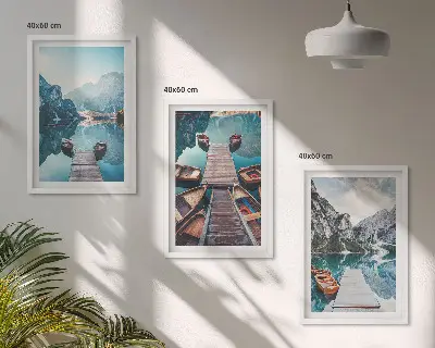 Set tablouri decorative reprezentând lacul cu bărci la debarcader în stil liniștit