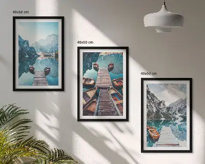 Set tablouri decorative reprezentând lacul cu bărci la debarcader în stil liniștit