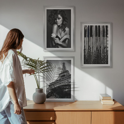 Set tablouri decorative Portretul unei femei cu un trandafir Eiffel