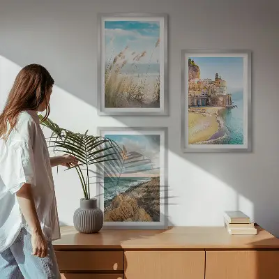 Set de tablouri decorative cu peisaj de plajă, stânci și oraș