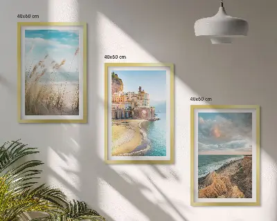 Set de tablouri decorative cu peisaj de plajă, stânci și oraș