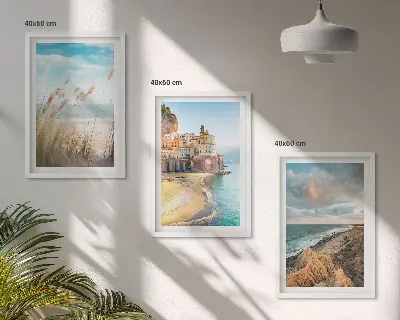 Set de tablouri decorative cu peisaj de plajă, stânci și oraș