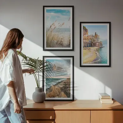 Set de tablouri decorative cu peisaj de plajă, stânci și oraș