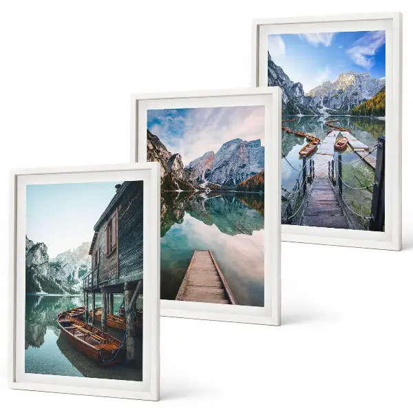 Set tablouri decorative bărci din lemn pe lacul montan