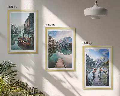 Set tablouri decorative bărci din lemn pe lacul montan