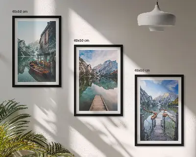 Set tablouri decorative bărci din lemn pe lacul montan