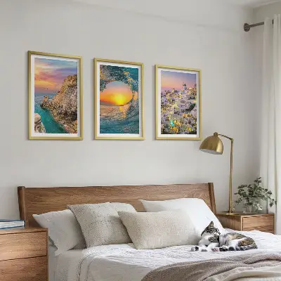 Set tablouri decorative valuri ale mării și case albe din Santorini