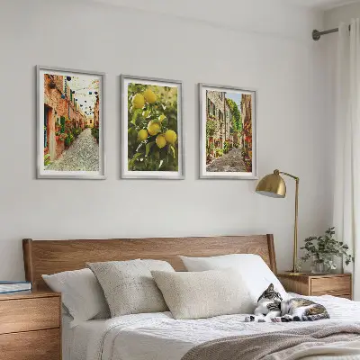 Set tablouri pentru dormitor cu străzi și flori de lămâi în fundal