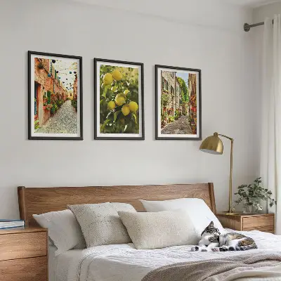 Set tablouri pentru dormitor cu străzi și flori de lămâi în fundal