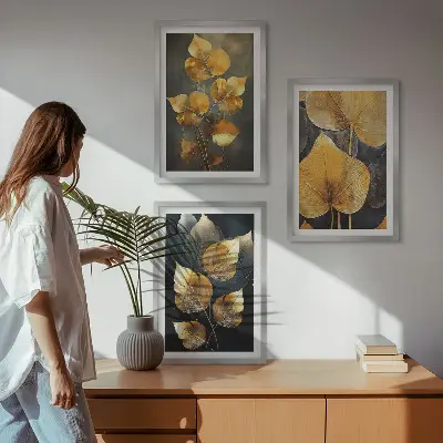 Set tablouri decorative cu frunze galbene pe un fundal întunecat
