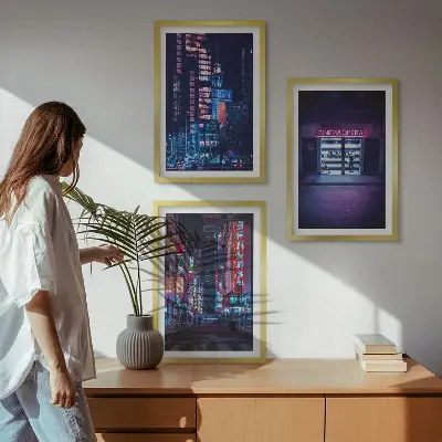 Set de tablouri pentru dormitor cu grafica orașului nocturn în luminile neon