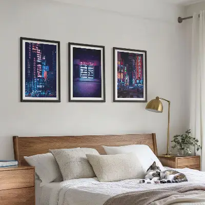 Set de tablouri pentru dormitor cu grafica orașului nocturn în luminile neon