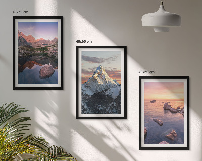 Set tablouri decorative Peisaje montane în fundal