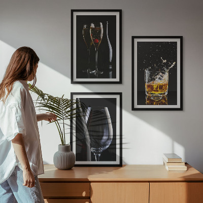 Set tablouri decorative Pahare de vin și whisky pe fundal negru