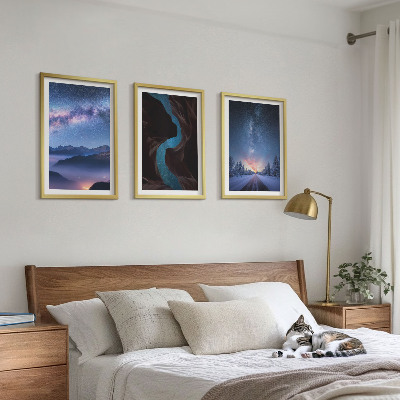 Set tablouri decorative Peisaj de iarnă cu cerul nopții și munții