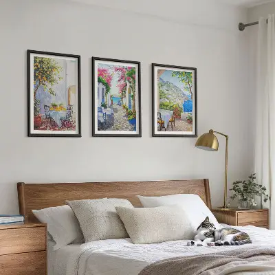 Set de tablouri decorative cu străzi fermecătoare, plante și mare